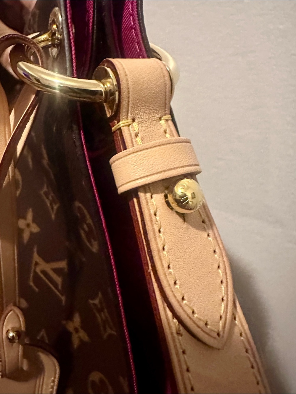 Louis Vuitton Monogram Tote with Fuchsia Interior and Natural Leather Trim. - Picture 7 of 16